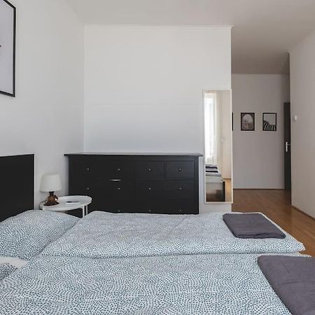 Apartamento Bright Downtown Balcony Retreat Budapest Exterior foto