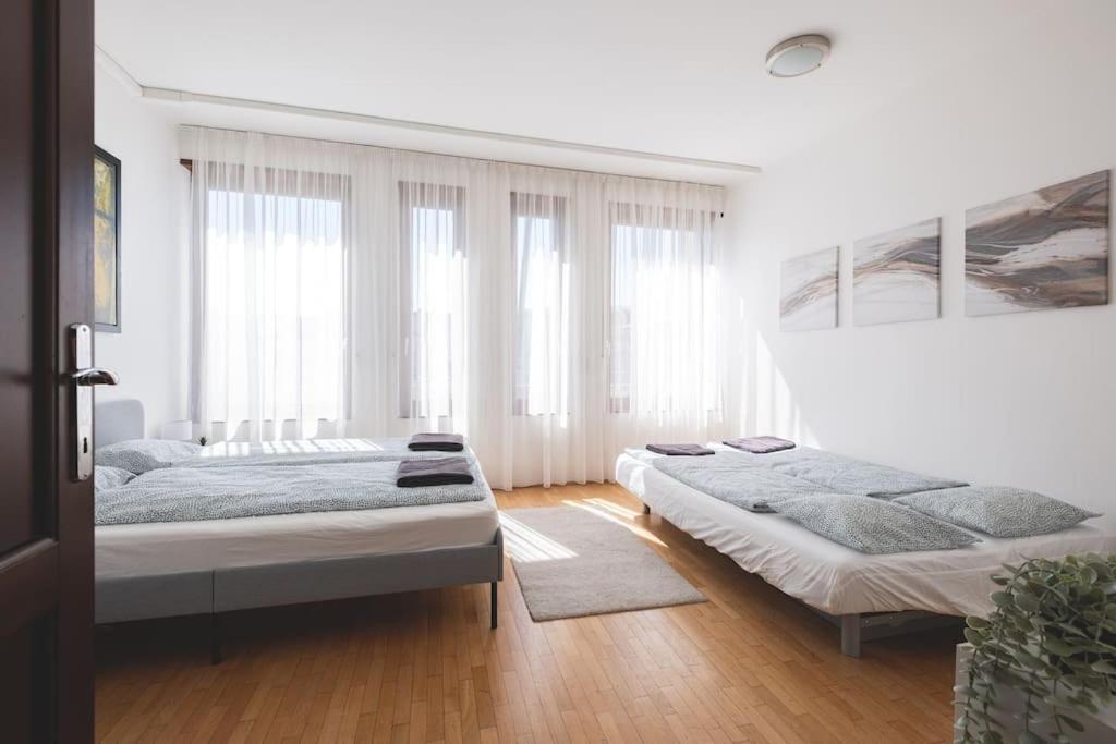 Apartamento Bright Downtown Balcony Retreat Budapest Exterior foto