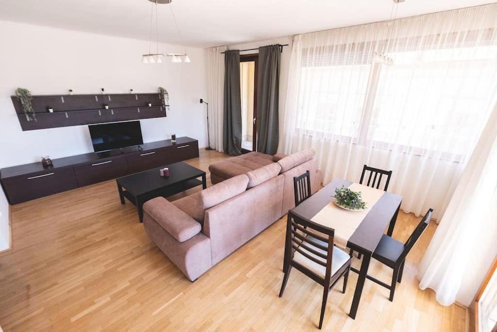 Apartamento Bright Downtown Balcony Retreat Budapest Exterior foto