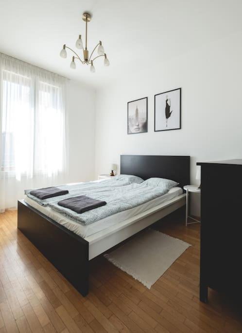 Apartamento Bright Downtown Balcony Retreat Budapest Exterior foto