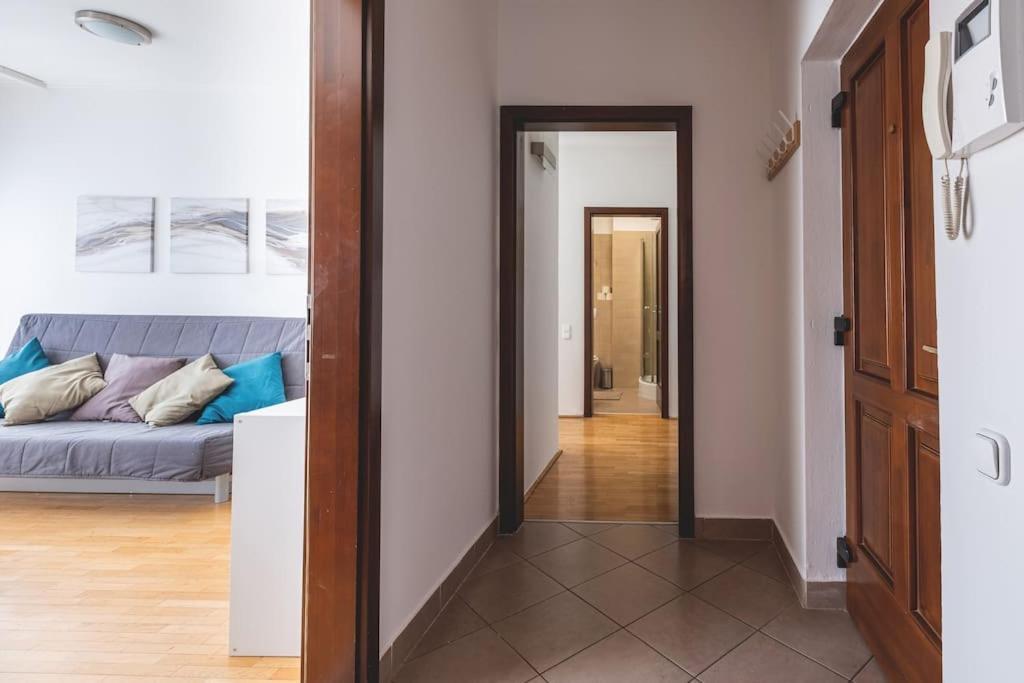 Apartamento Bright Downtown Balcony Retreat Budapest Exterior foto