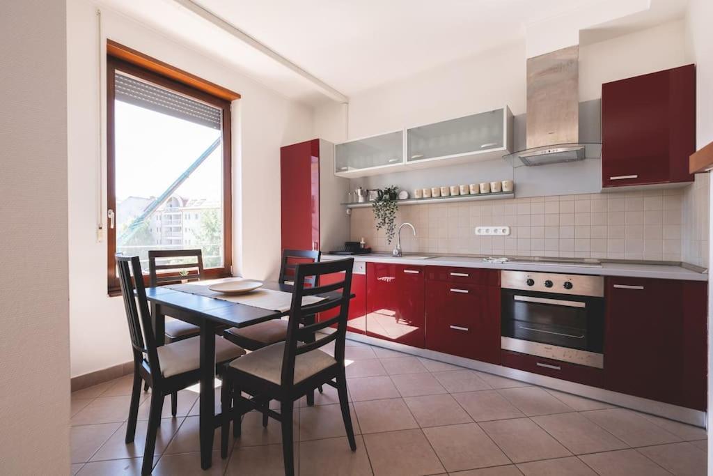 Apartamento Bright Downtown Balcony Retreat Budapest Exterior foto